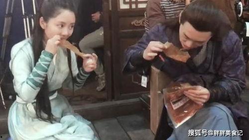 娱乐吃瓜拍戏片段,揭秘明星吃瓜拍戏幕后趣事